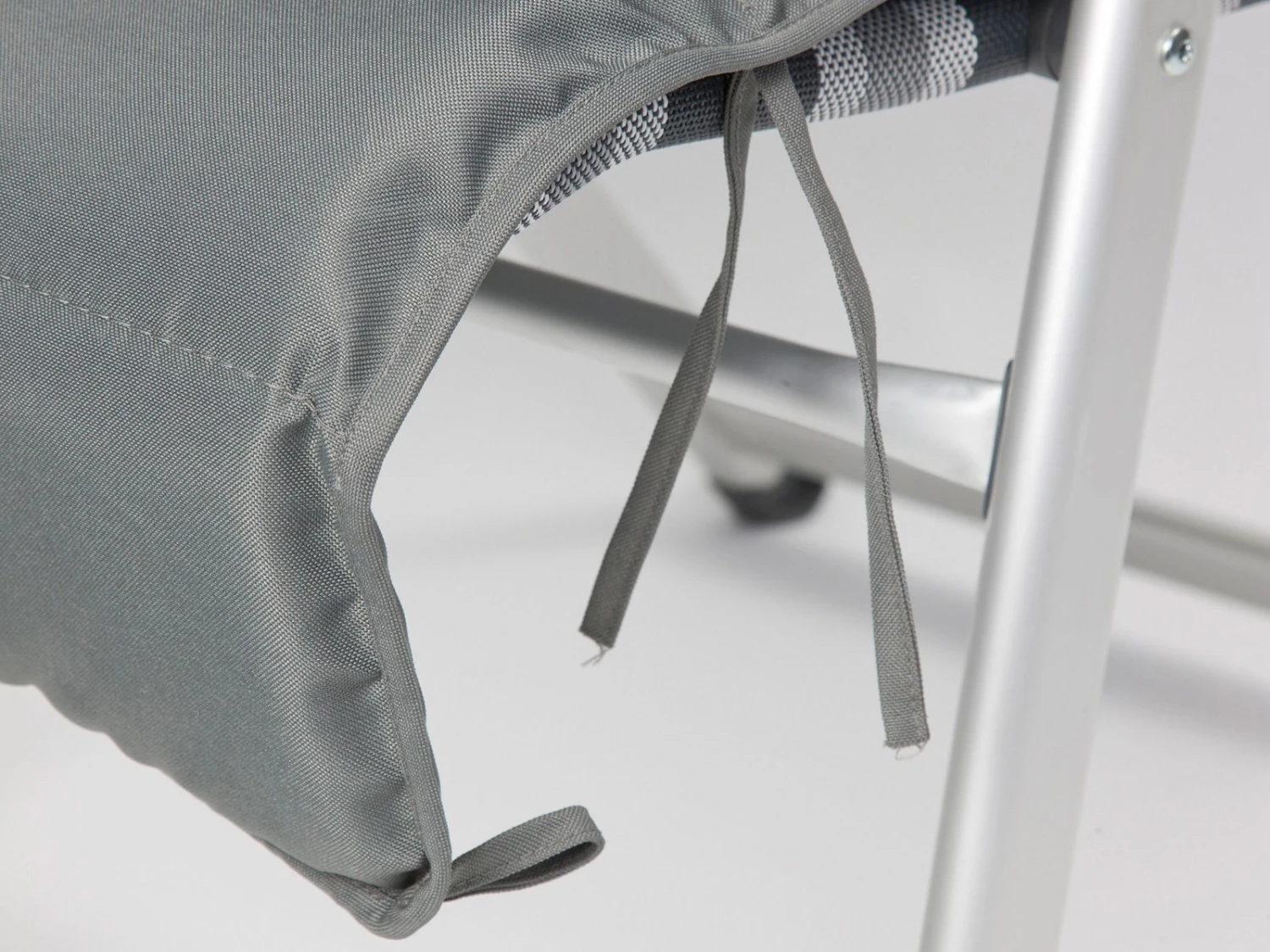 Bo-Camp Grey Universeel Gepolsterd Stoelkussen 6 Bo-Camp Grey Universeel Gepolsterd Stoelkussen - Afbeelding 4